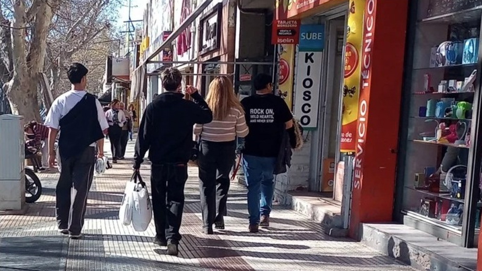 Intensifican controles para erradicar el comercio clandestino en el microcentro