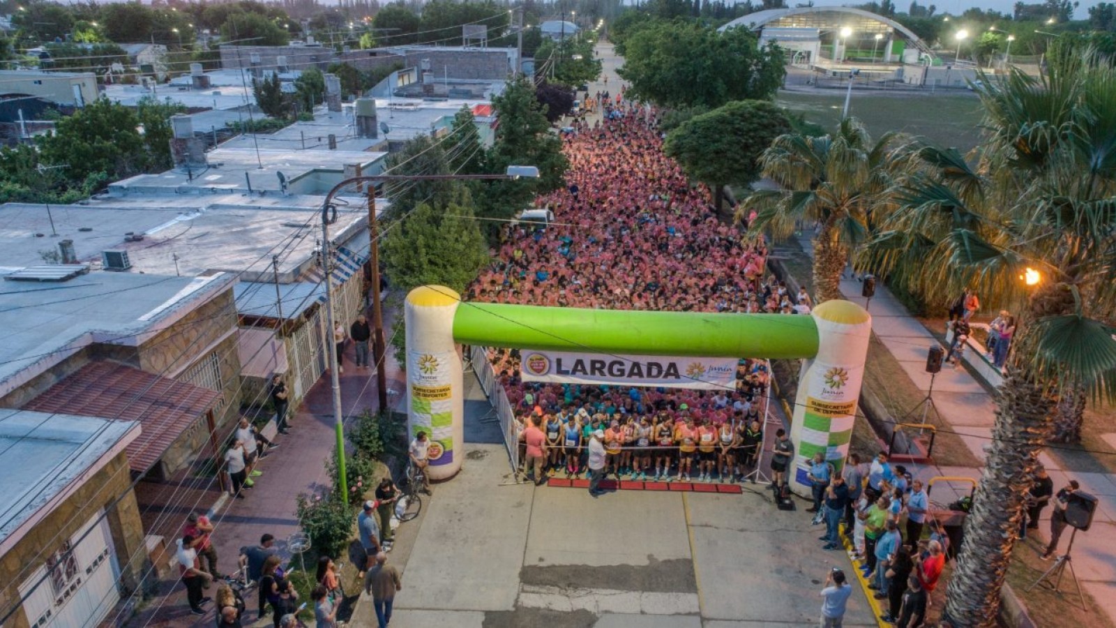 Maratón Nocturna 2024: multitudinaria fiesta del deporte en Junín