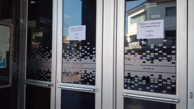 Trabajadores de AFIP realizan medidas de protesta tras la disolución del organismo