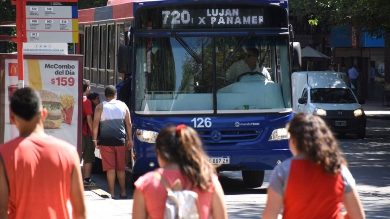 Cornejo evalúa una suba en el boleto del transporte antes de fin de año