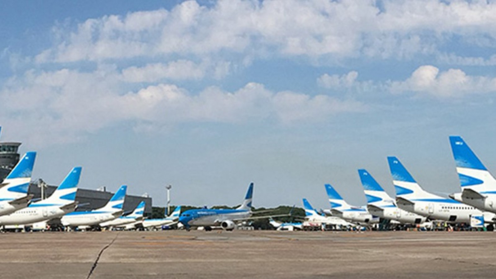 Vuela Omar De Marchi, del Congreso a Aerolíneas Argentinas, en una jornada de turbulencias