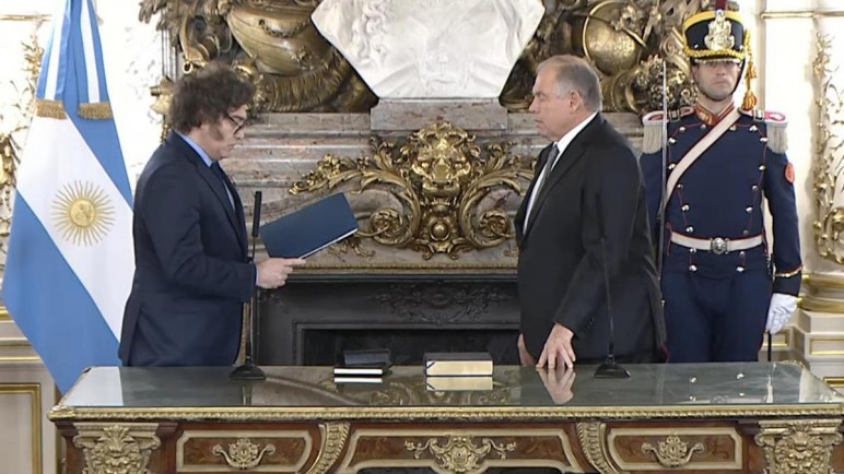 Javier Milei le tomó juramento como canciller a Gerardo Werthein