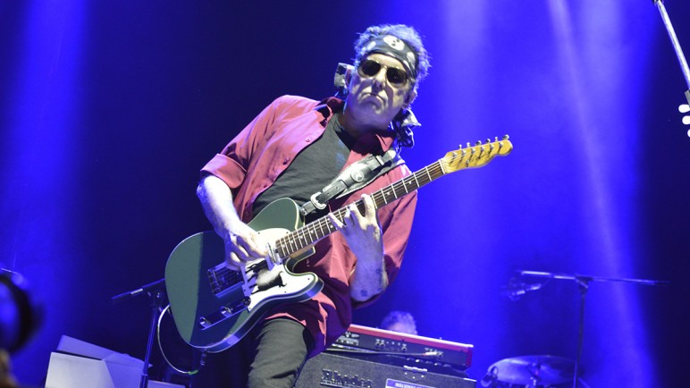 Andrés Calamaro desplegó una lista de hits en su retorno a Mendoza