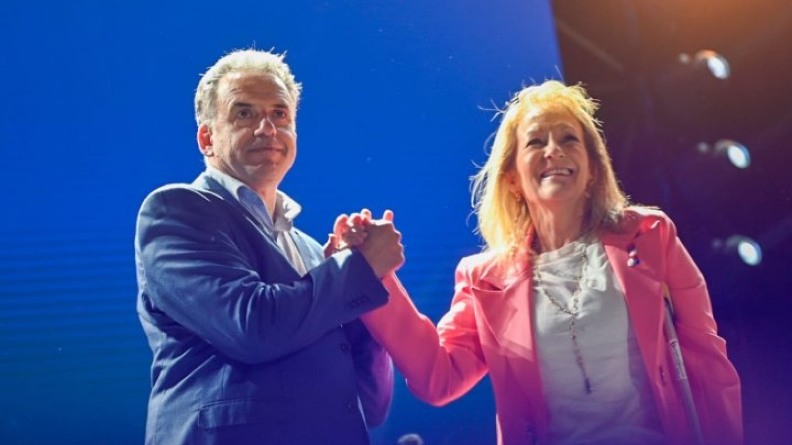 La fórmula Yamandú Orsi y Carolina Cosse del Frente Amplio se impuso en Uruguay