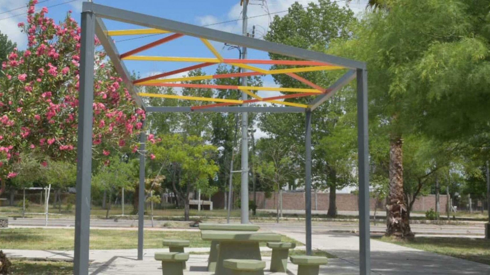 Inauguran la remodelación de la plaza del Barrio Los Puelches