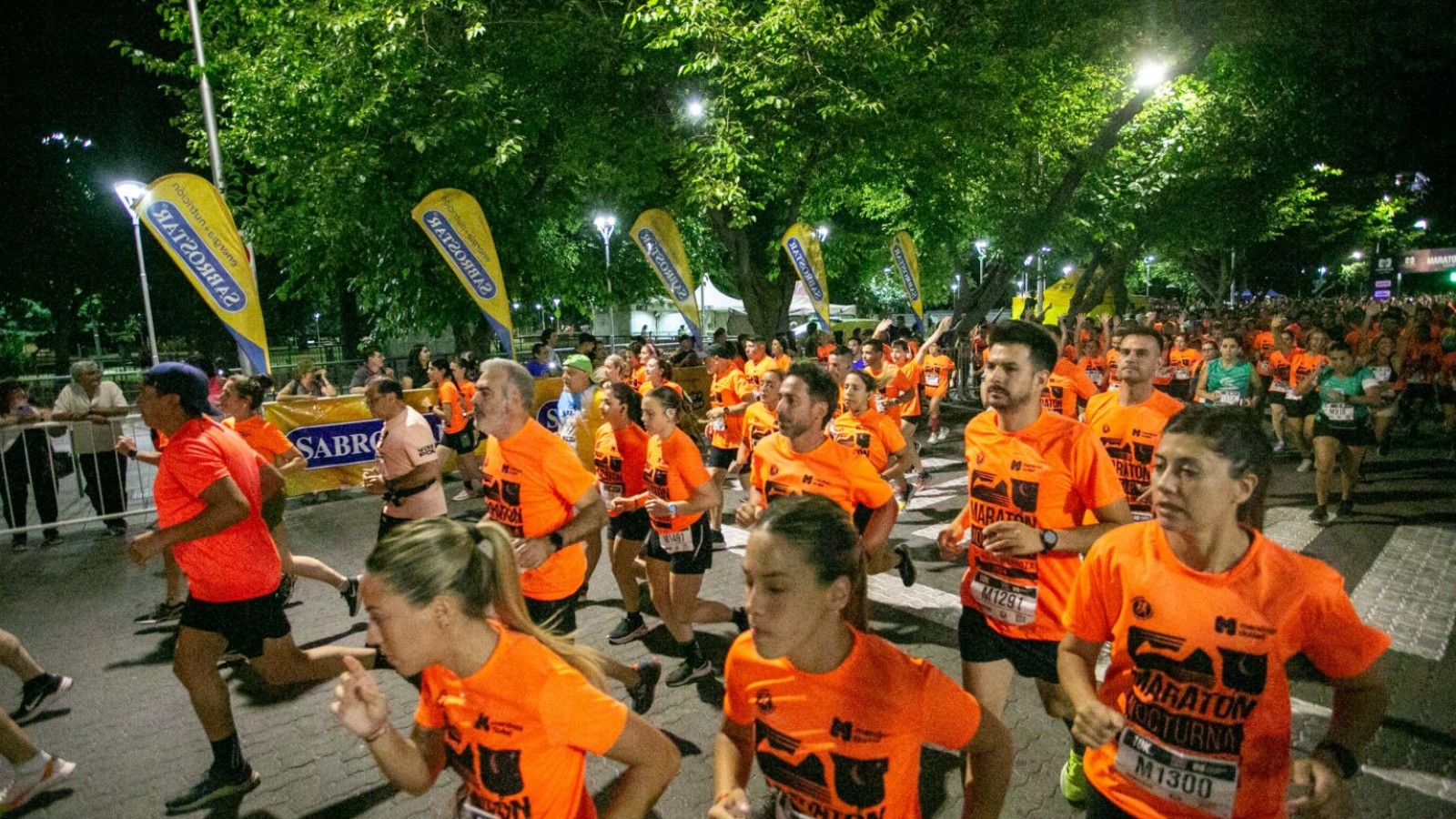 Más de 1.500 personas iluminaron la tercera edición de la Maratón Nocturna