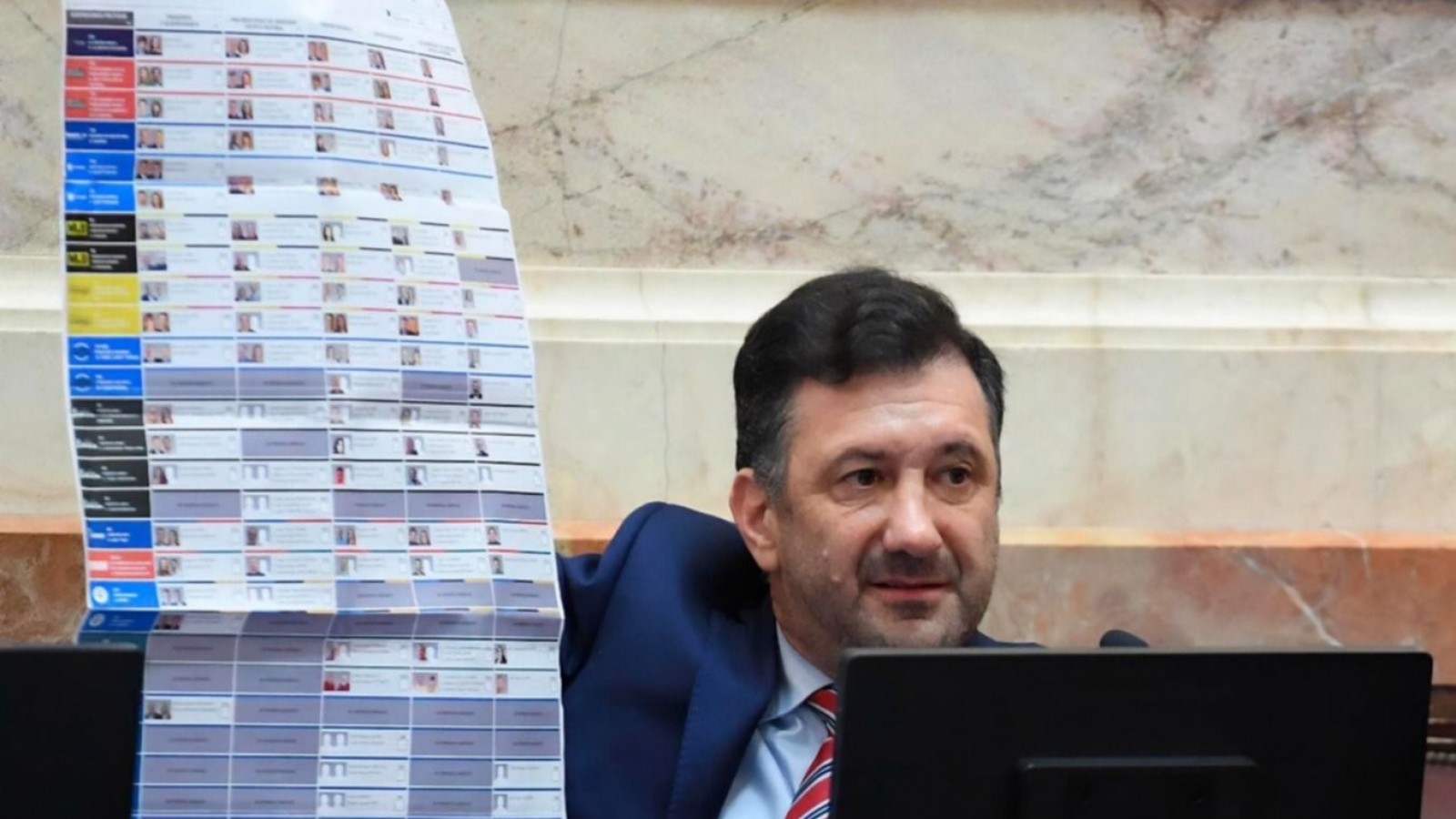 El Senador Kueider, preso por contrabando de 211 mil dólares, no se hace cargo