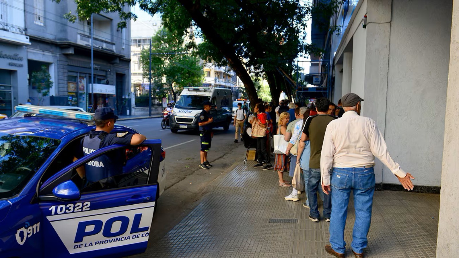 Un jubilado intentó prenderse fuego en el PAMI de Córdoba por la quita de medicamentos