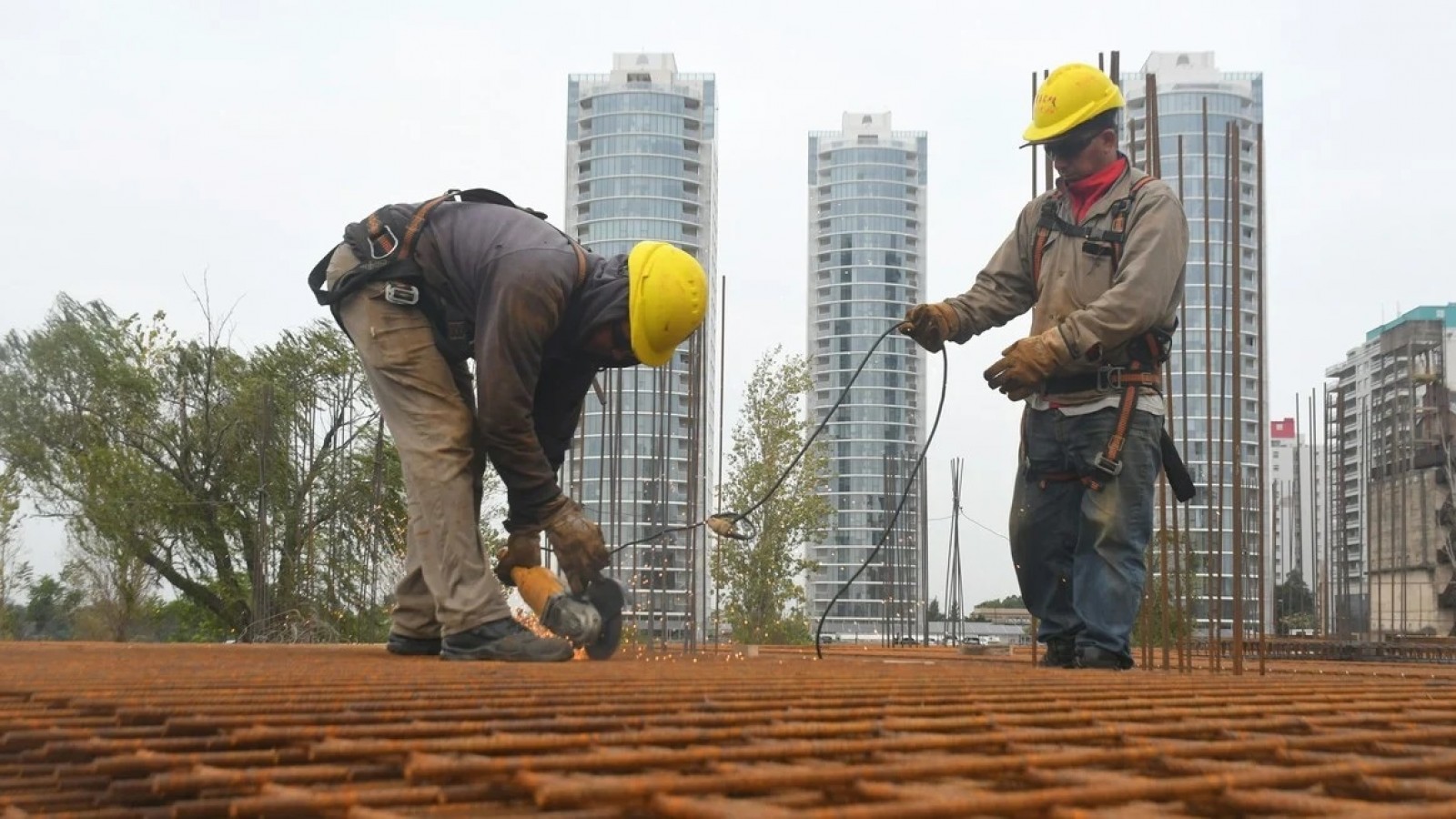 La actividad de la construcción cayó 4% en octubre