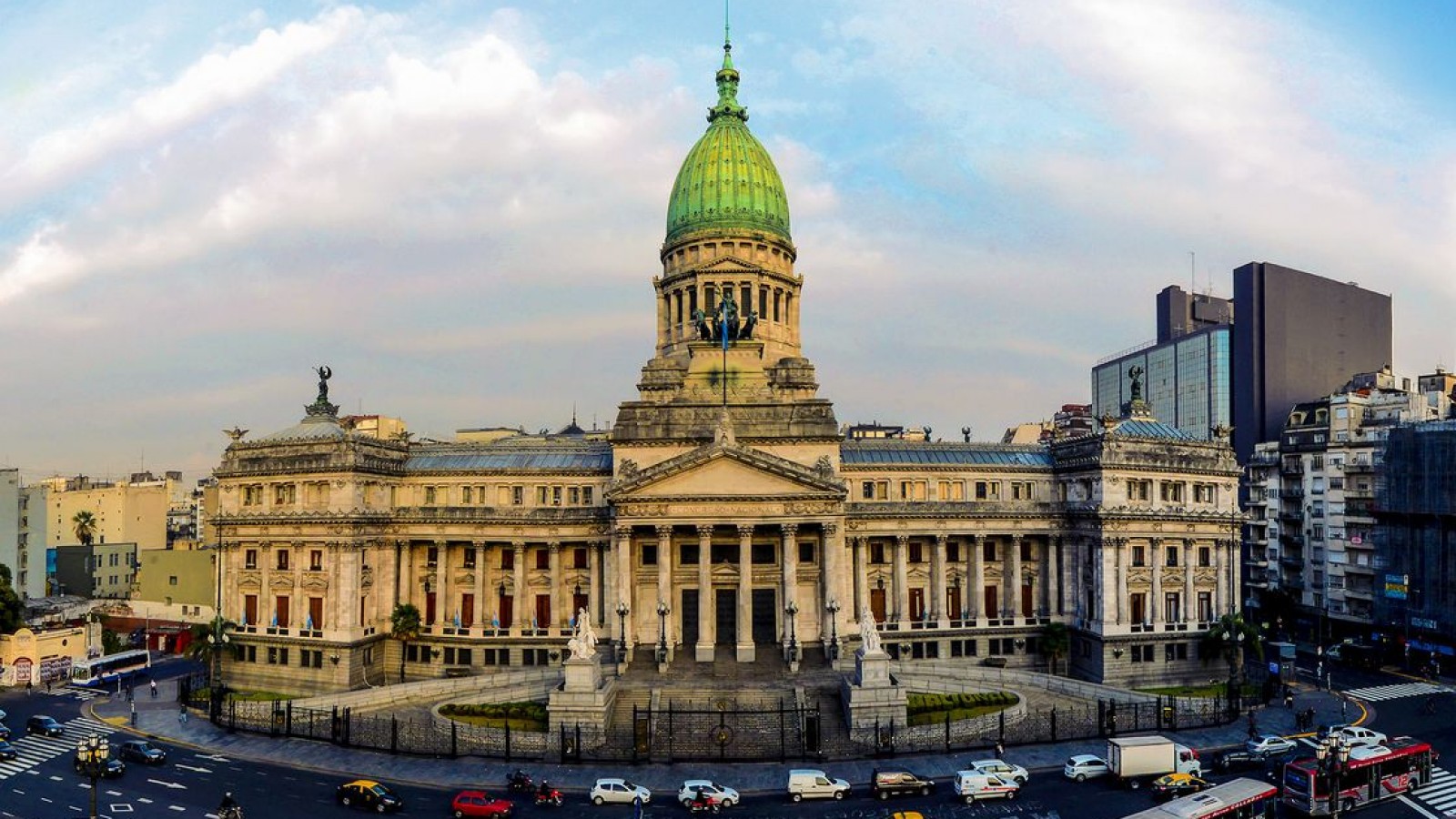 El gobierno de Milei evalúa postergar las sesiones extraordinarias por el caso del senador Kueider