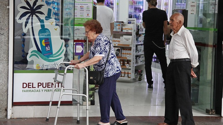 Jubilados presentan un amparo judicial por la quita de medicamentos de PAMI