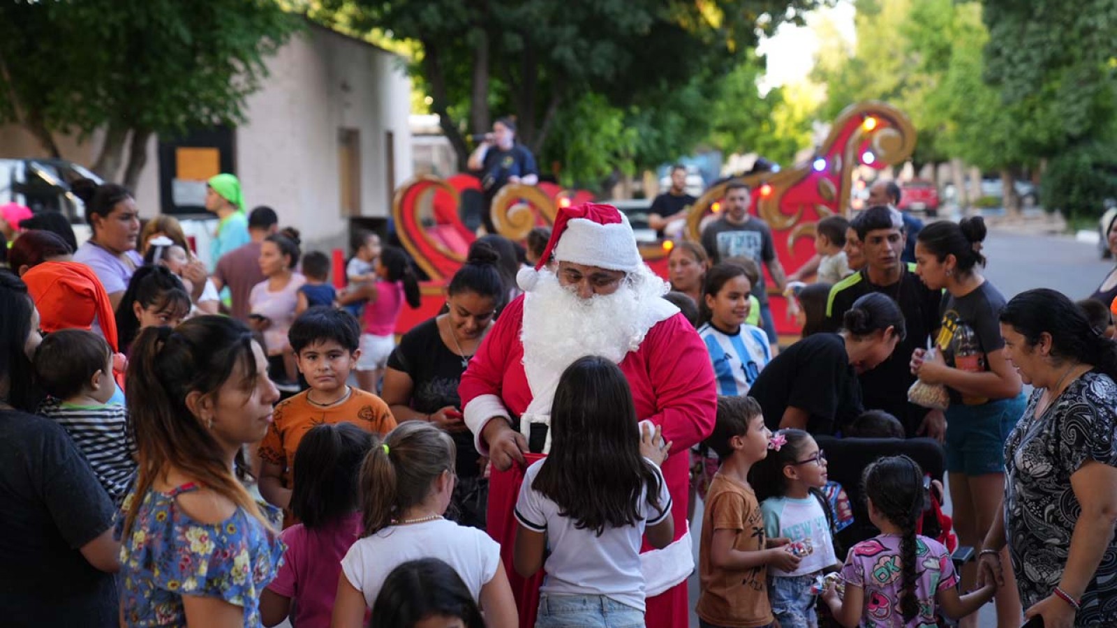 Papá Noel lleva la magia de la Navidad a cada rincón de Junín