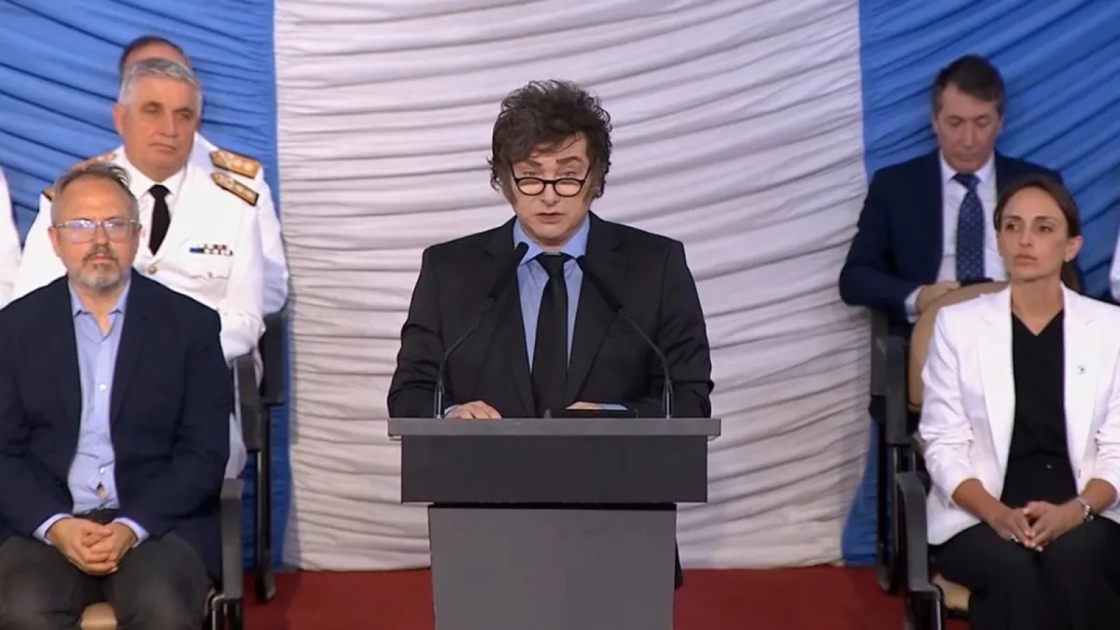 Peligroso déjà vu, Javier Milei pidió por la "reconciliación" entre las Fuerzas Armadas y la sociedad