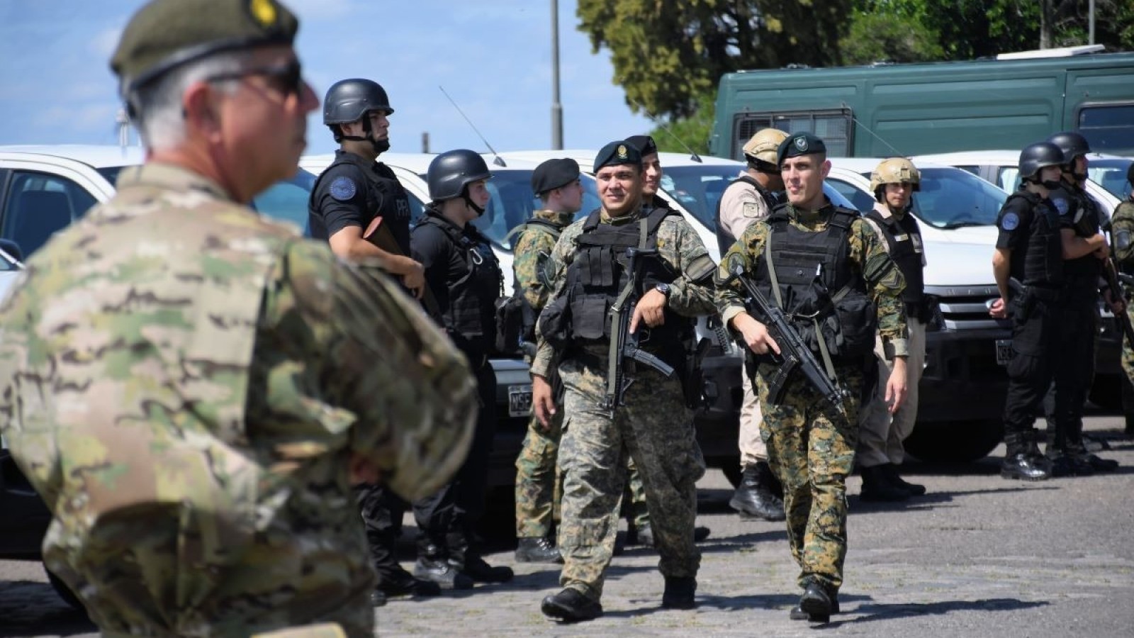 Milei autorizó a las Fuerzas Armadas a actuar en las fronteras, contra el terrorismo y ciberataques