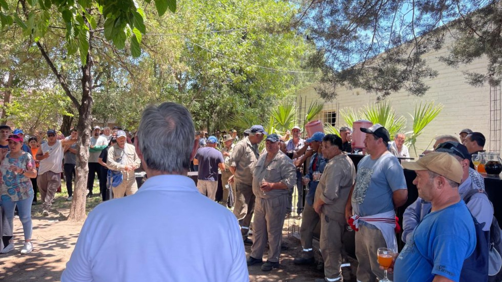 Omar Félix cerró el año con un emotivo brindis junto al personal de Servicios Municipales