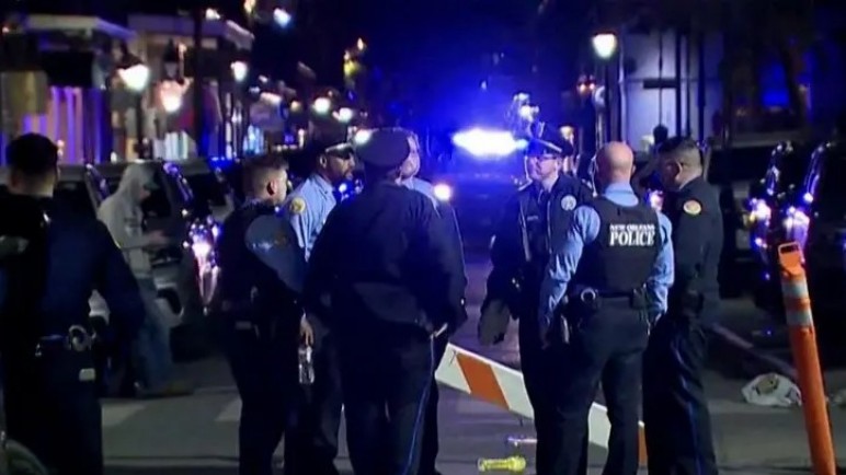 Atentado con un saldo de al menos 10 muertos en Estados Unidos