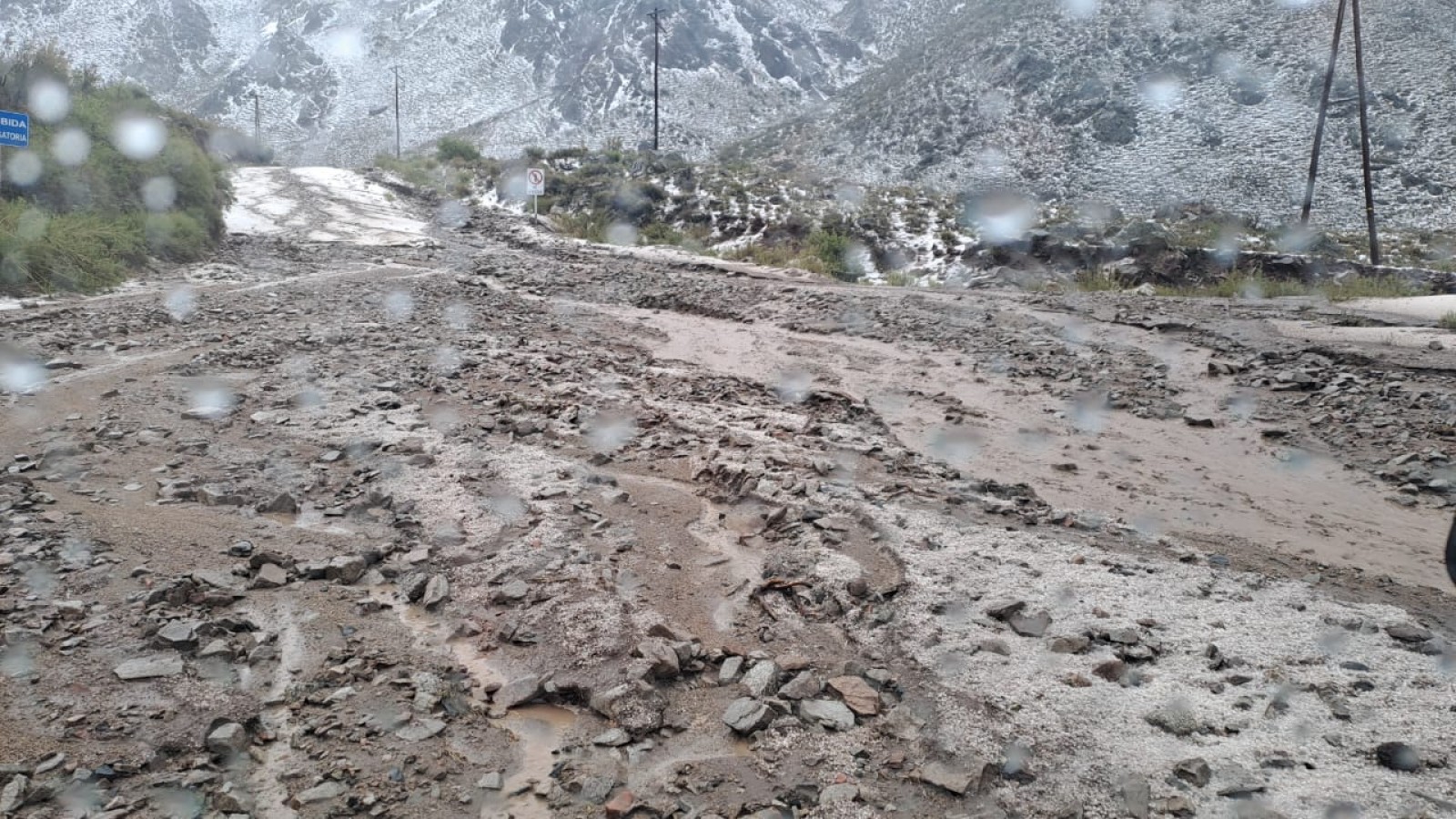 Tormenta de lluvia y granizo en Vallecitos provocó cortes de ruta, agua y personas aisladas