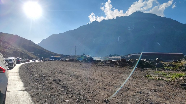 Viajan a Chile a pesar de las interminables colas