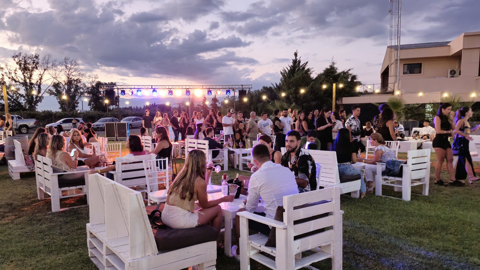 Atardeceres con Música, Vinos y Gastronomía