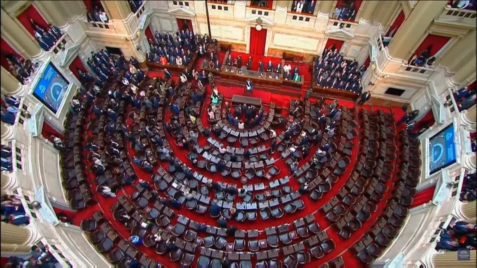El gobierno de Javier Milei convocó a sesiones extraordinarias del Congreso