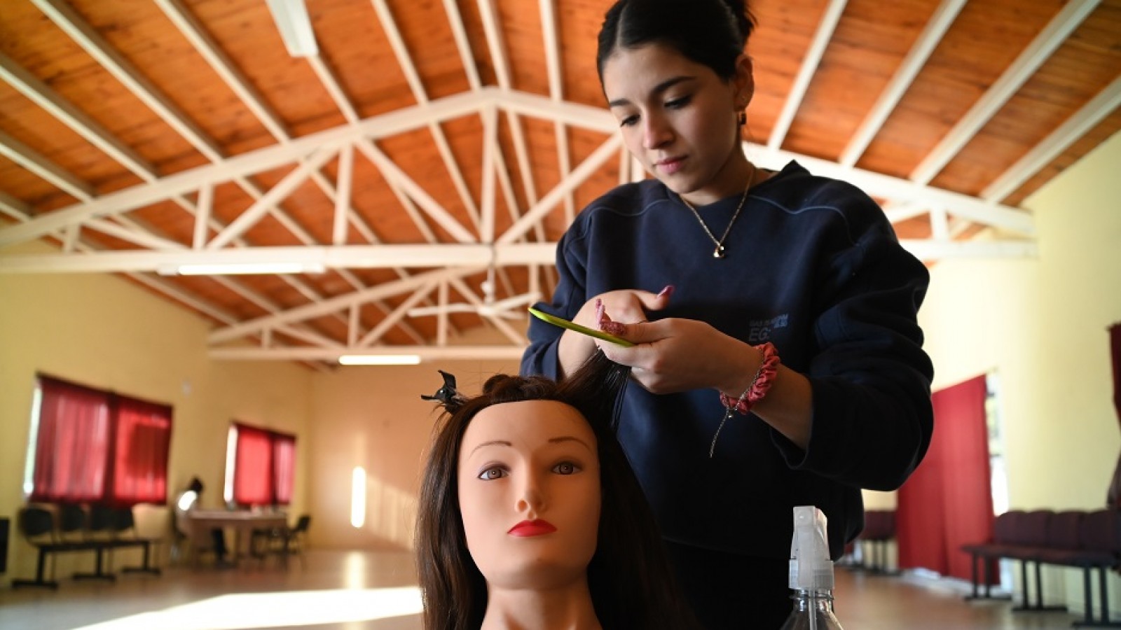"Belleza por un Futuro": Abren inscripciones para curso gratuito de peluquería