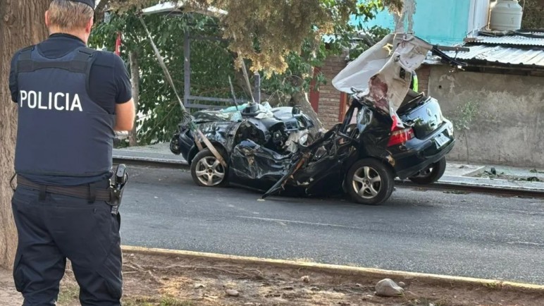 Mueren cuatro jóvenes en un siniestro vial por un violento impacto