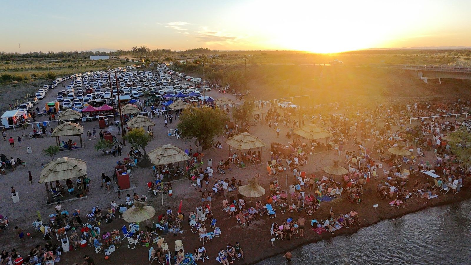 Miles de personas disfrutaron de la nueva costanera y del inicio de la Vendimia 2025