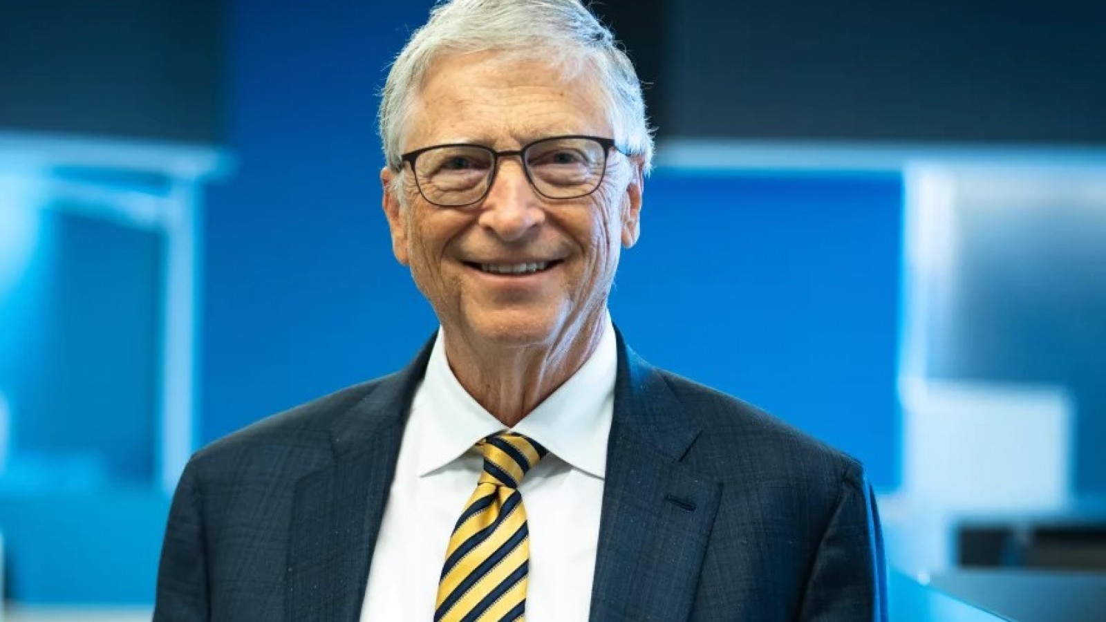 Bill Gates, entre los más ricos del mundo, sorprende con su recomendación para 2025