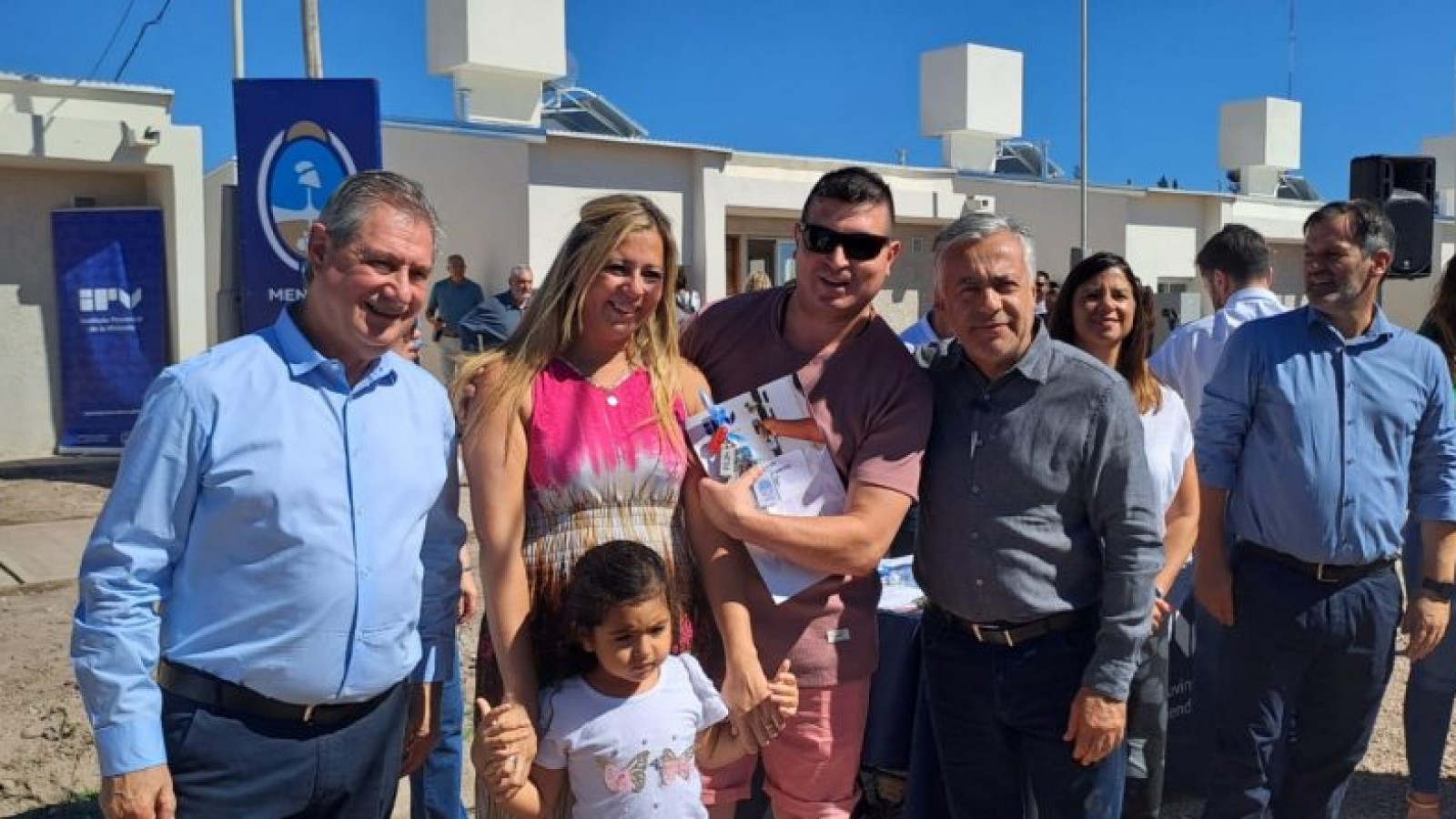 Omar Félix y Alfredo Cornejo entregaron viviendas en el barrio Parque Norte de San Rafael