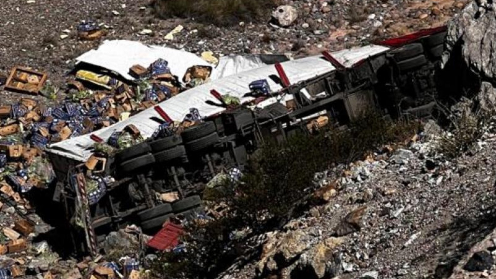 Corte de tránsito en la ruta 7 por accidente en la curva de Guido entre dos autos y un camión