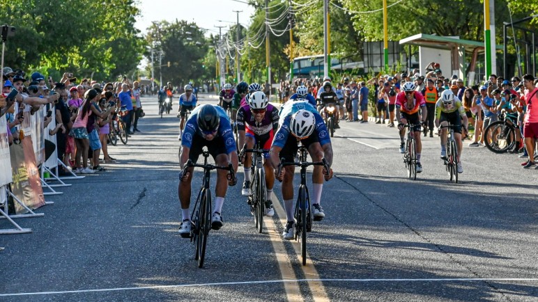 La sexta etapa fue para Mauricio Páez, una proeza desde Lavalle hasta Junín en la 49 Vuelta Ciclista de Mendoza