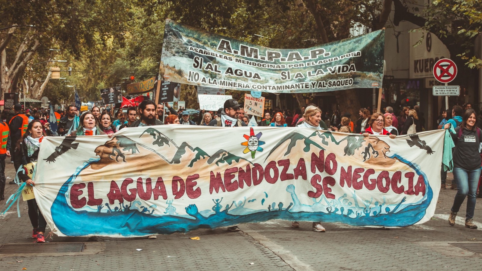 Realizan marchas por las detenciones de vecinos en Uspallata que protestaron contra la minería San Jorge