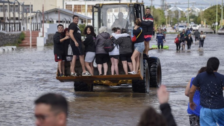 Universidades públicas en Mendoza realizan campaña solidaria para asistir a Bahía Blanca