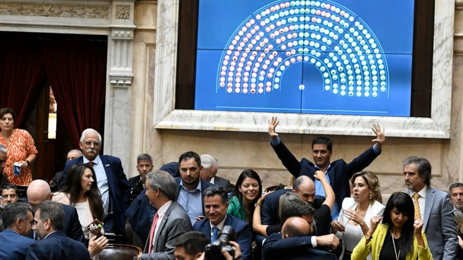 En una sesión caliente, Diputados le habilitó a Milei un nuevo préstamo con el FMI