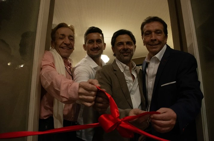 Delis Café Vintage Shop abrió sus puertas: café, la pastelería y los objetos antiguos