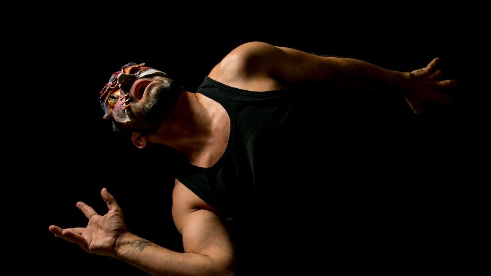 "El monstruo está en nosotros": una obra que profundiza en las complejidades de la existencia humana