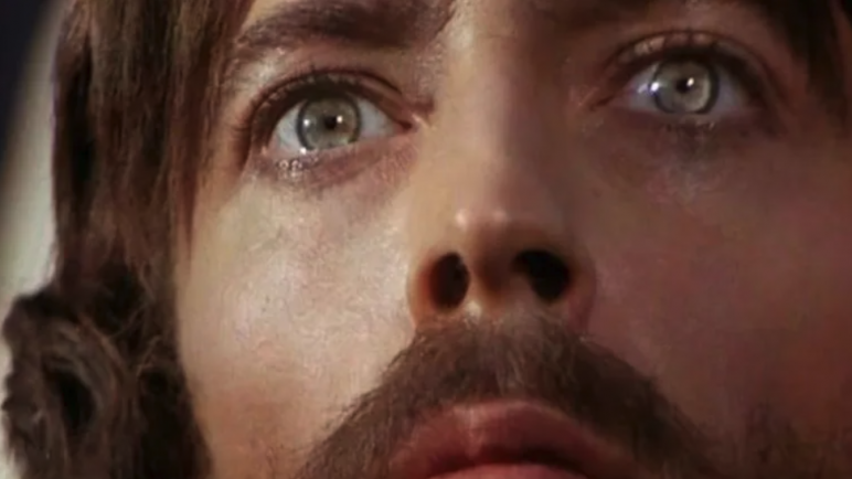 Por qué Robert Powell en Jesús de Nazareth nunca parpadea y otras curiosidades sobre el clásico de Semana Santa