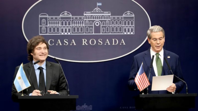 El secretario del Tesoro de EE.UU rechazó un préstamo bilateral para la Argentina