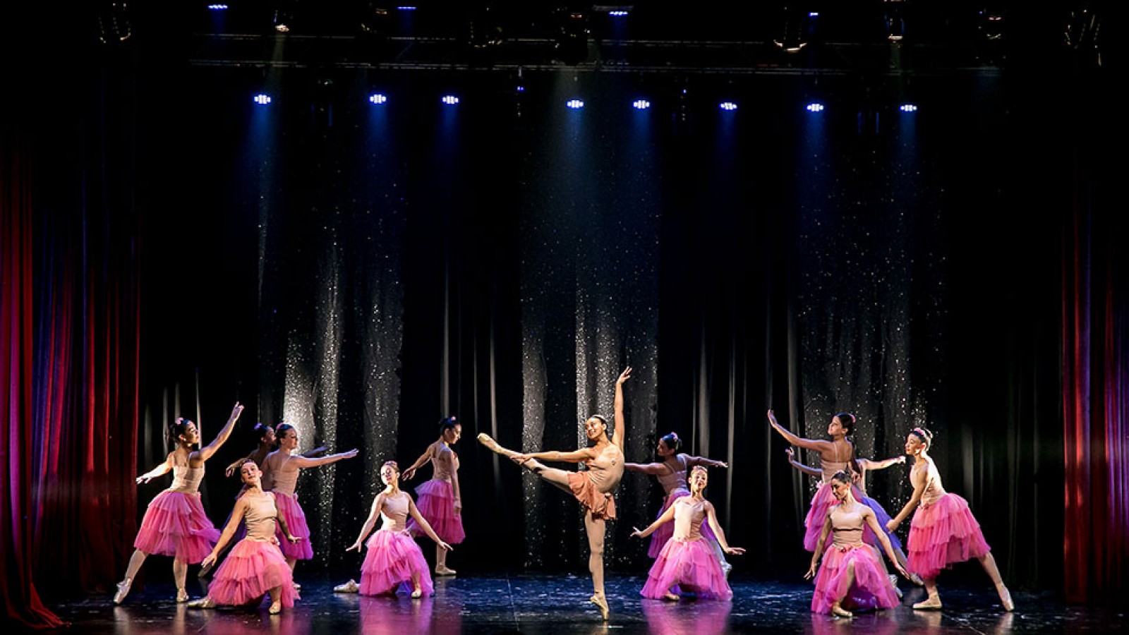 El Día Internacional de la Danza se celebra en el Teatro Plaza con un espectáculo lleno de talento local