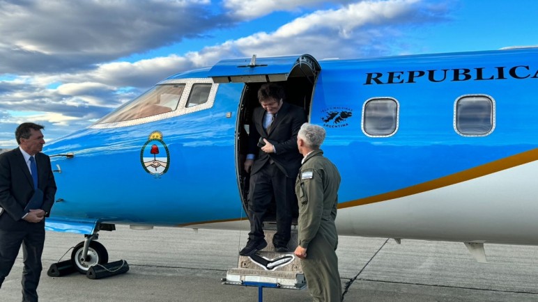 La comitiva "mínima" que lleva Milei al funeral del Papa es de 15 personas