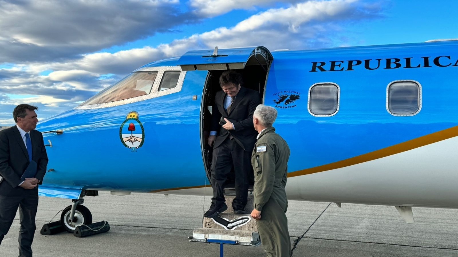 La comitiva "mínima" que lleva Milei al funeral del Papa es de 15 personas