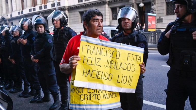 Otra vez las fuerzas de seguridad de Bullrich reprimió la marcha de jubilados