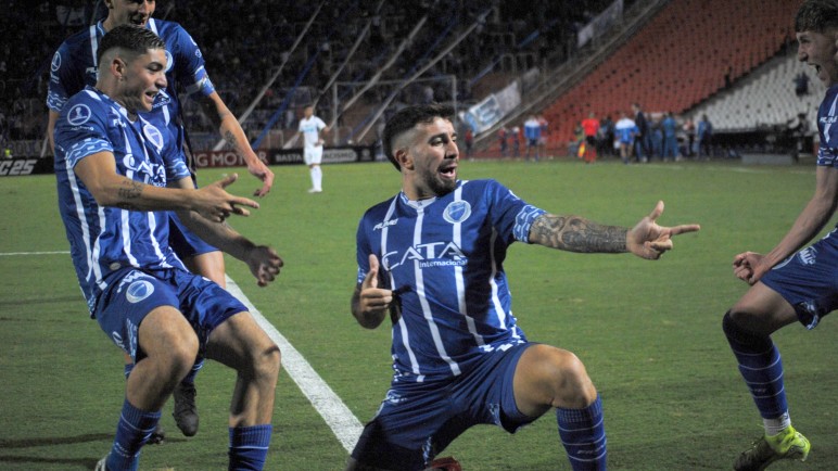 ¡Qué final en Mendoza! Godoy Cruz empató 2-2 ante Gremio y sigue como líder de su grupo