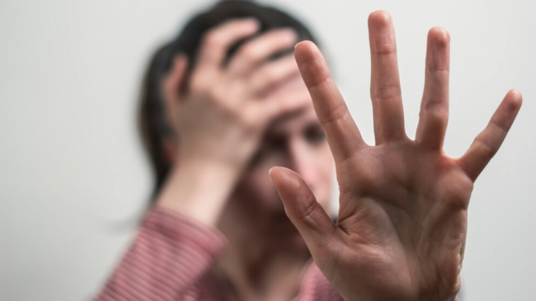 Cómo sobrevivir a un ataque de pánico en la época de Milei