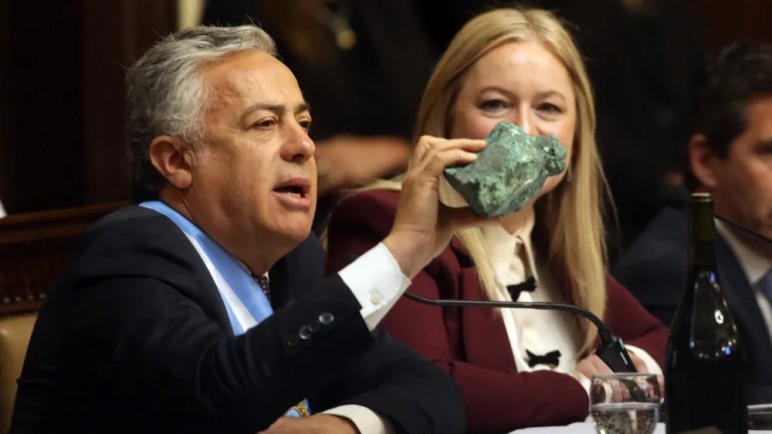 Vino, cobre y agua: la puesta en escena del discurso del gobernador Alfredo Cornejo