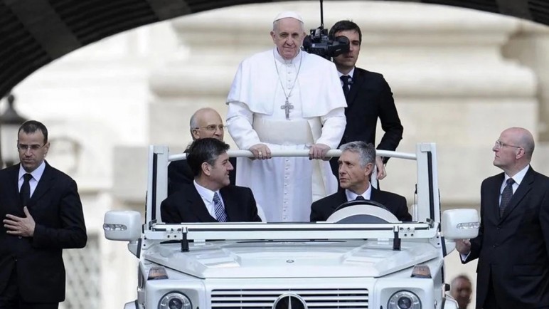 El Papa Francisco donó el papamóvil a Gaza para ser convertido en una unidad de salud