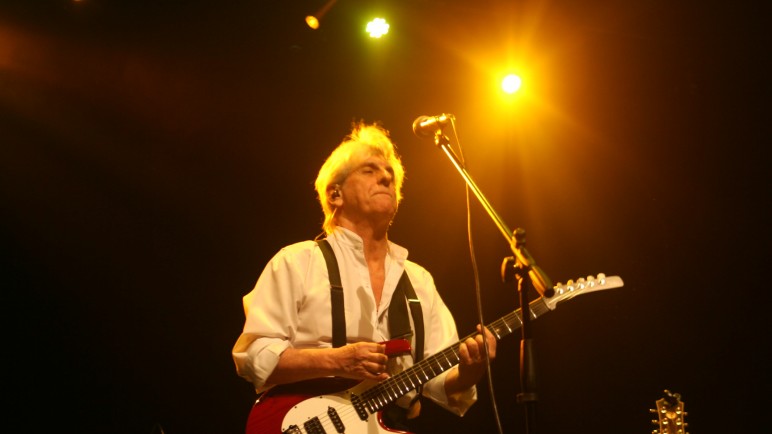 Roque Narvaja revivió el espíritu rockero de los '70 en Mendoza