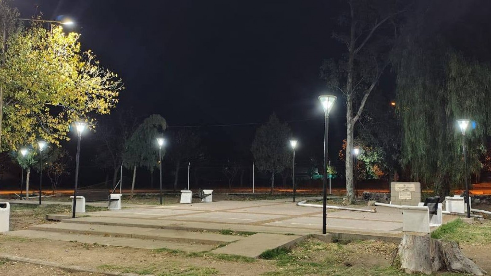 Jaime Prats ya cuenta con nueva iluminación LED en su plaza y polideportivo
