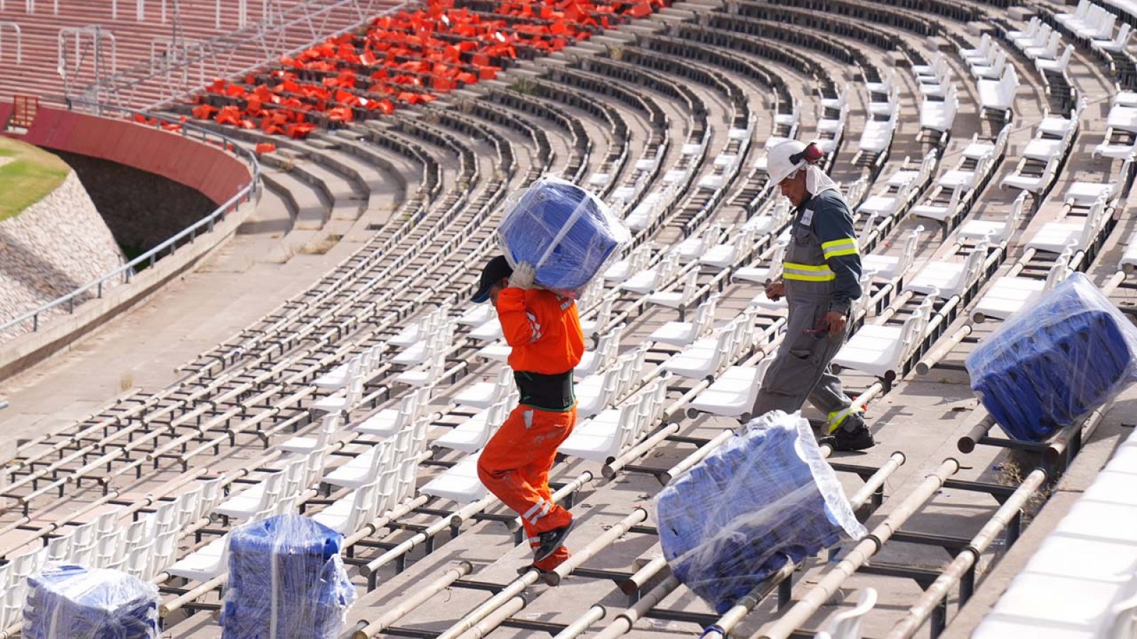 Junín fabrica 10 mil butacas recicladas para el estadio Malvinas Argentinas