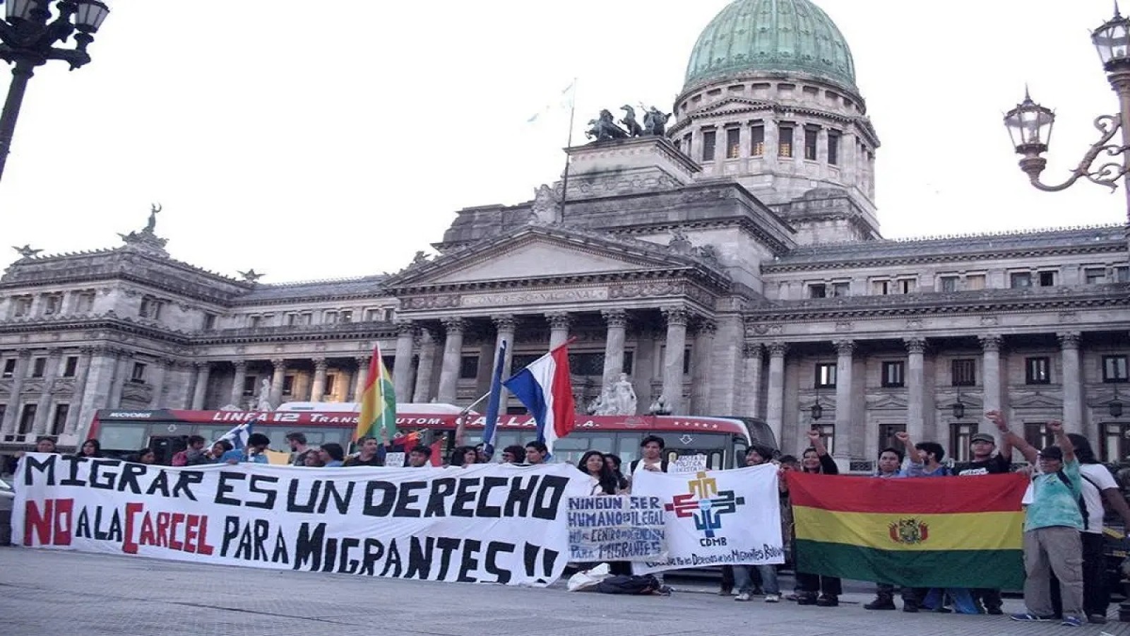 El gobierno de Javier Milei impulsa duras modificaciones al régimen migratorio